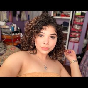 Meet your Posher, Alejandra